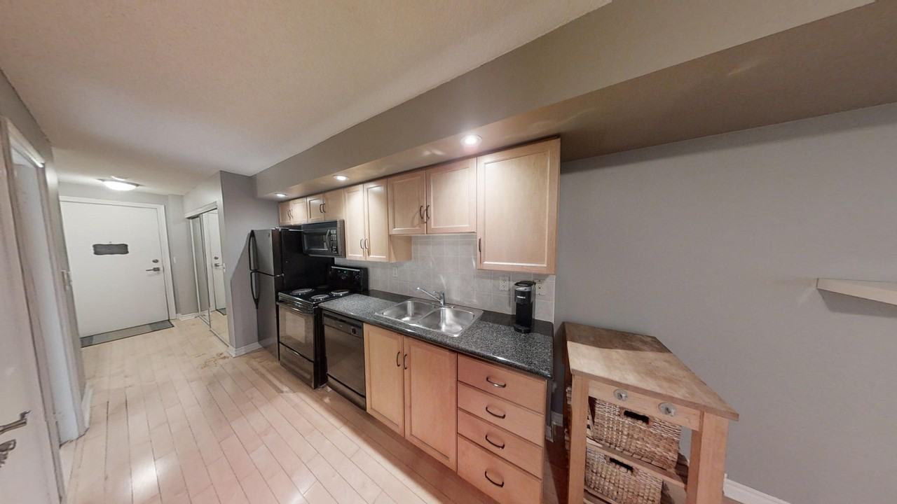 250 Wellington St W #1030918P - Photo 3 of 10