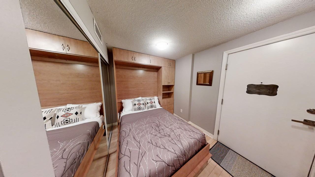 250 Wellington St W #1030918P - Photo 4 of 10