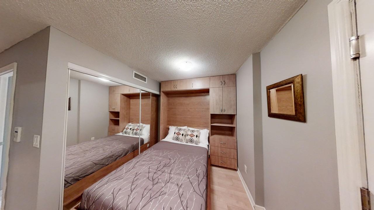 250 Wellington St W #1030918P - Photo 5 of 10