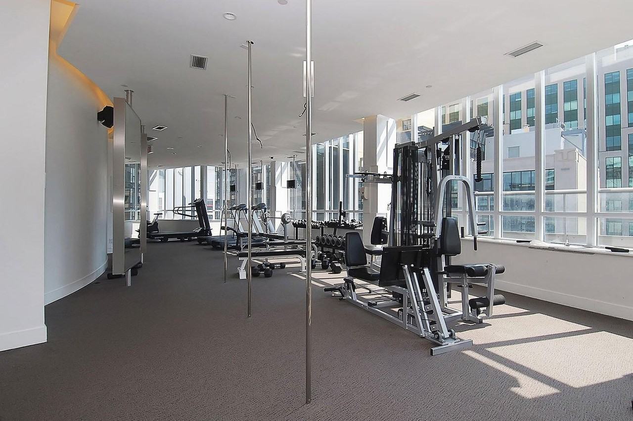 250 Wellington St W #1030918P - Photo 7 of 10