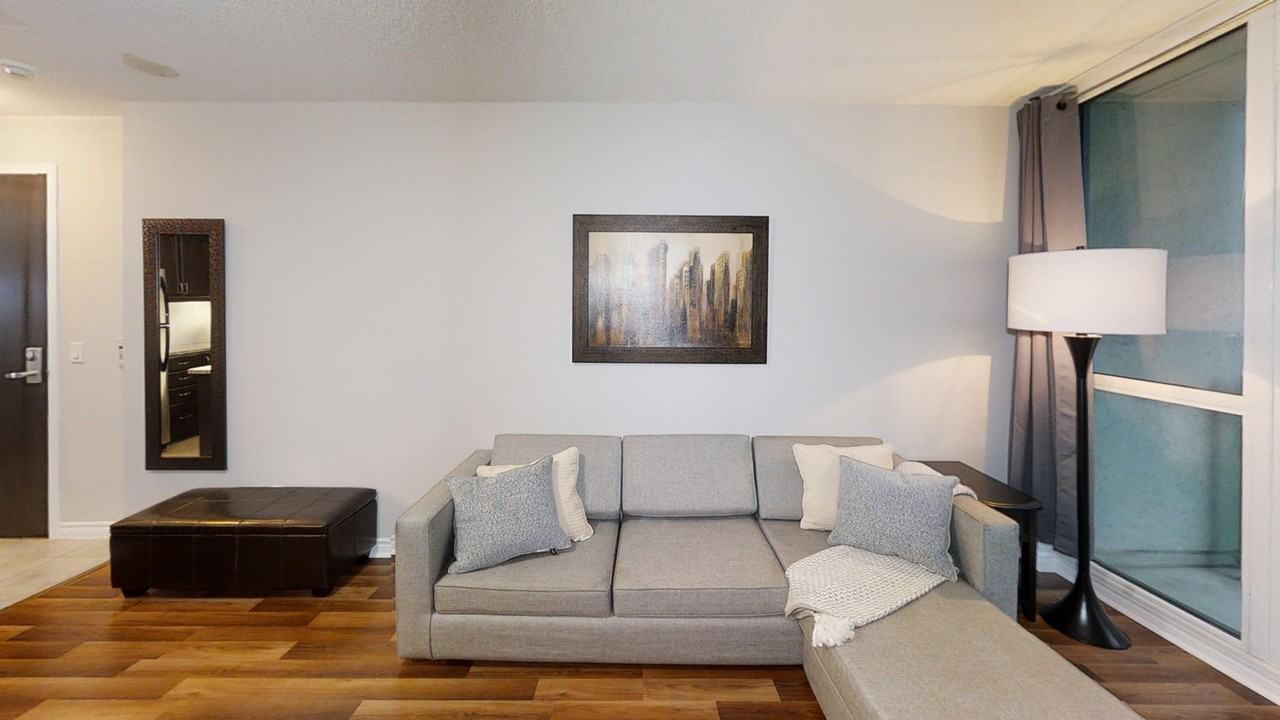 30 Grand Trunk Crescent #1031029P - Photo 2 of 8