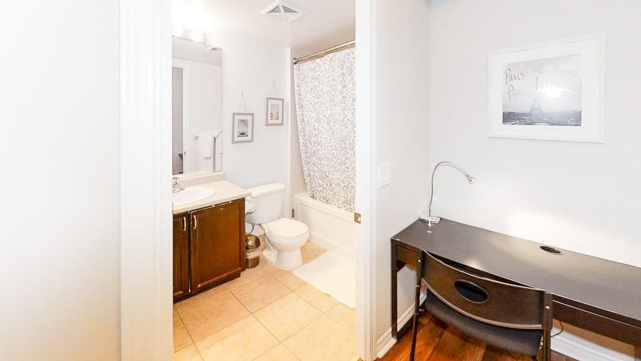 30 Grand Trunk Crescent #1031029P - Photo 5 of 8