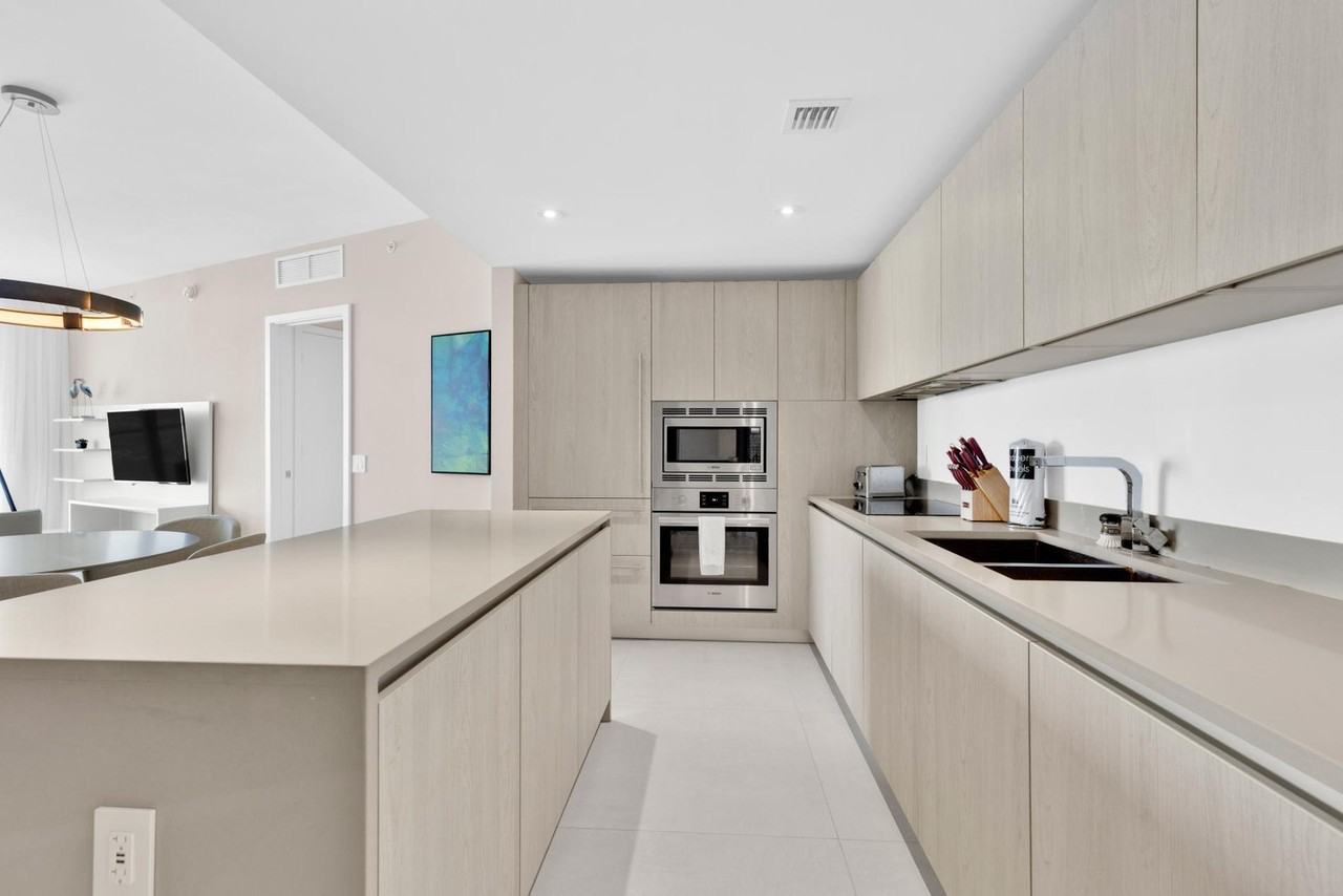 4011 S Ocean Dr #1049805P - Photo 7 of 28