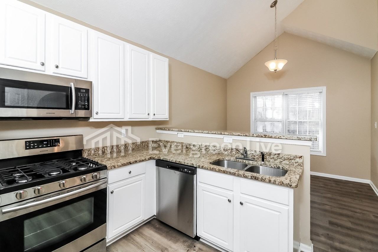 2385 Lake Royale Dr - Photo 3 of 16