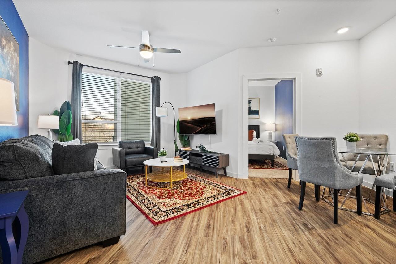 2425 East Riverside Drive - Photo 2 of 37