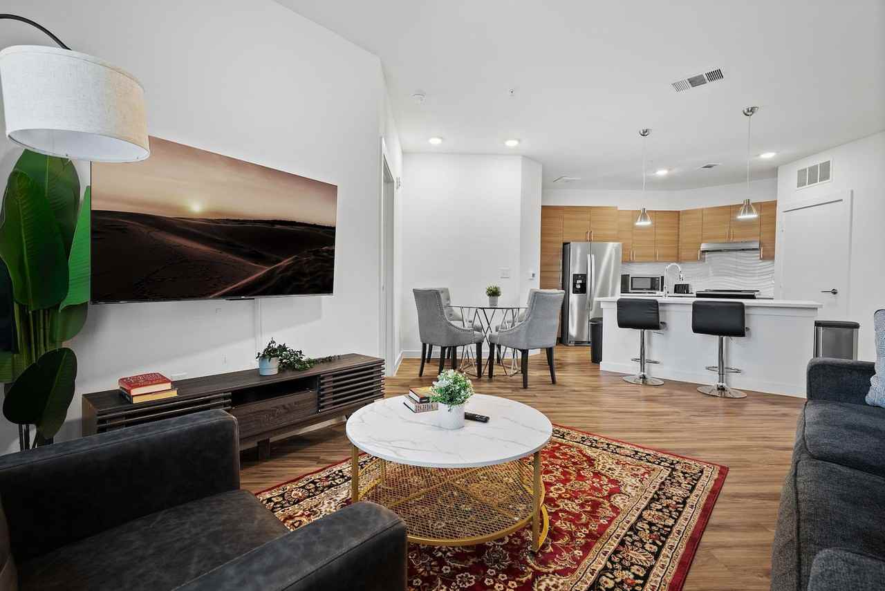 2425 East Riverside Drive - Photo 5 of 37