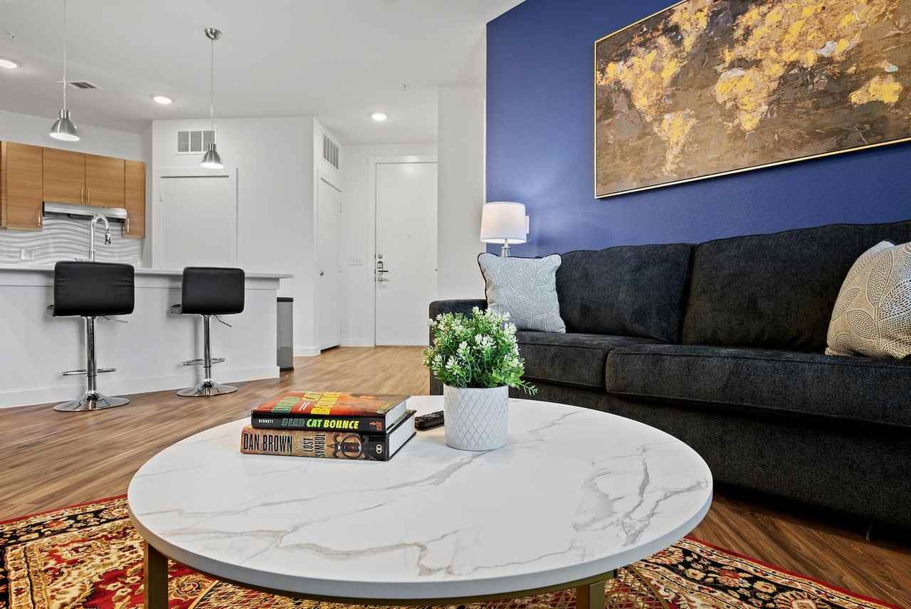 2425 East Riverside Drive - Photo 6 of 37