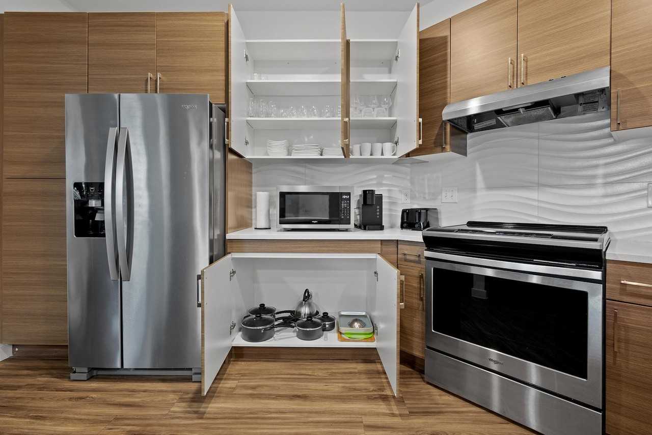 2425 East Riverside Drive - Photo 7 of 37