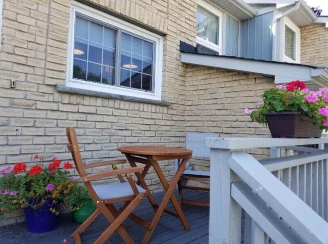 1264 Canborough Crescent - Photo 2 of 2