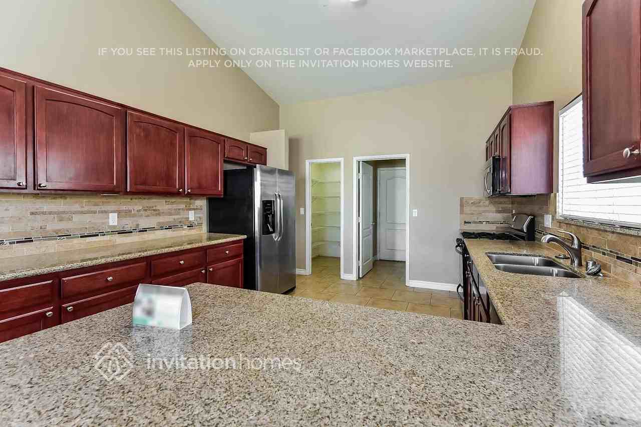 5908 Kane Holly St - Photo 7 of 16