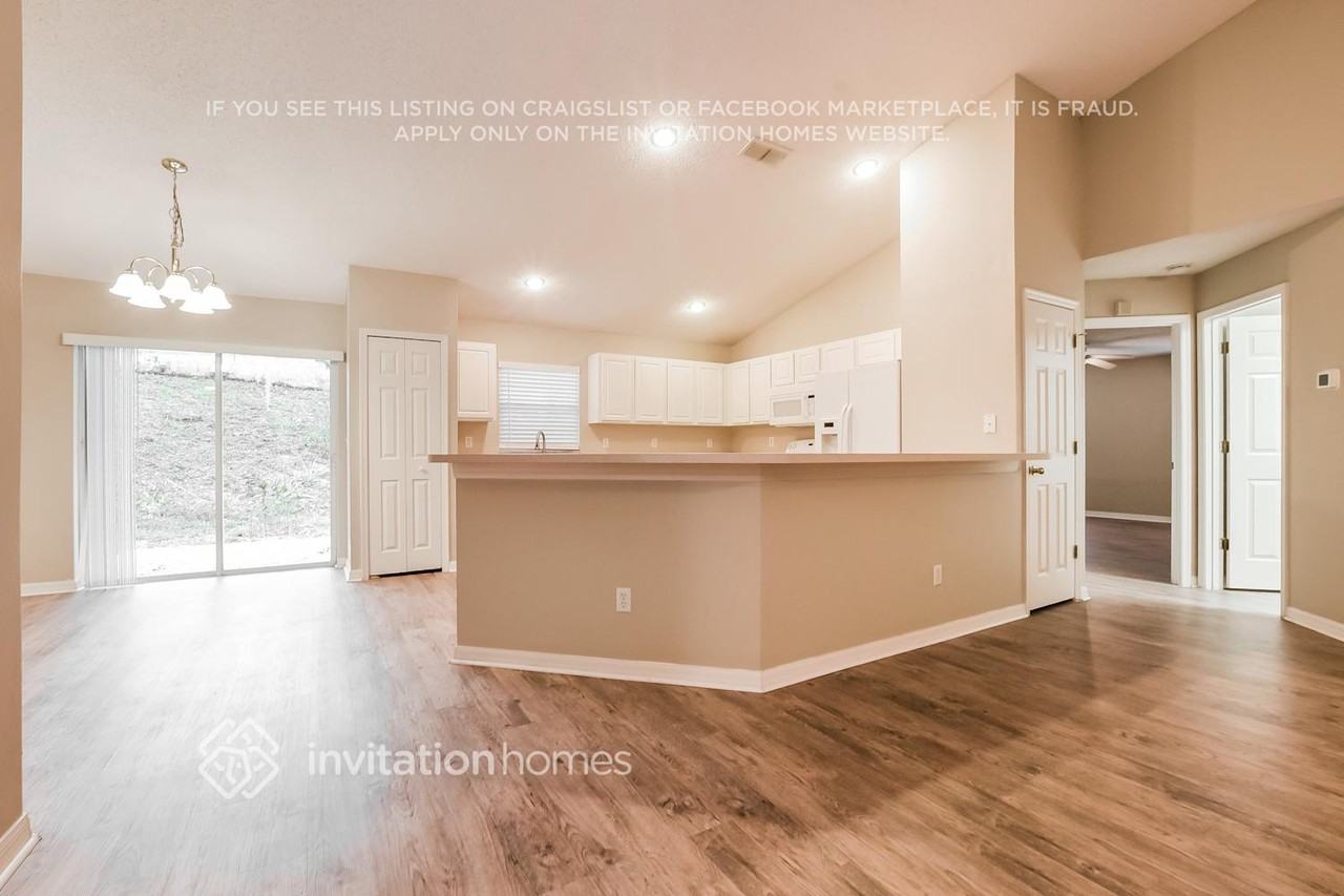 1511 Canopy Oaks Dr - Photo 3 of 17