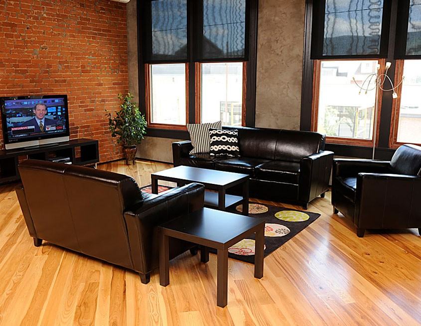 209 E 3rd St #2B - Photo 5 of 10