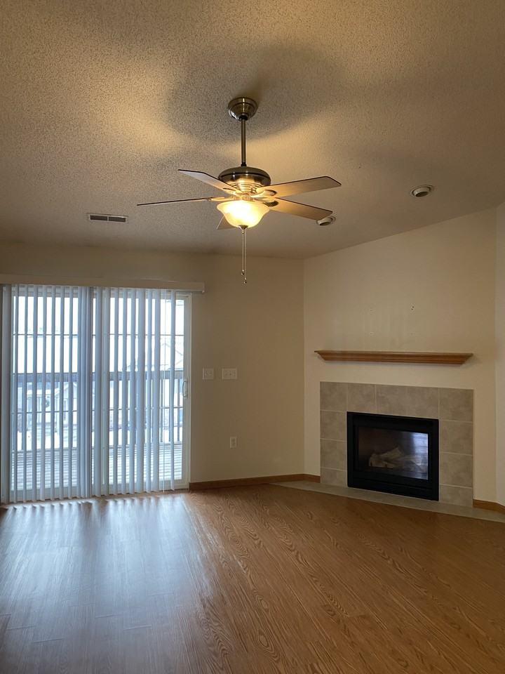 90 Jefferson St #10 - Photo 3 of 17