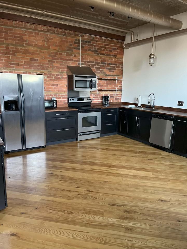 209 E 3rd St #2A - Photo 7 of 24