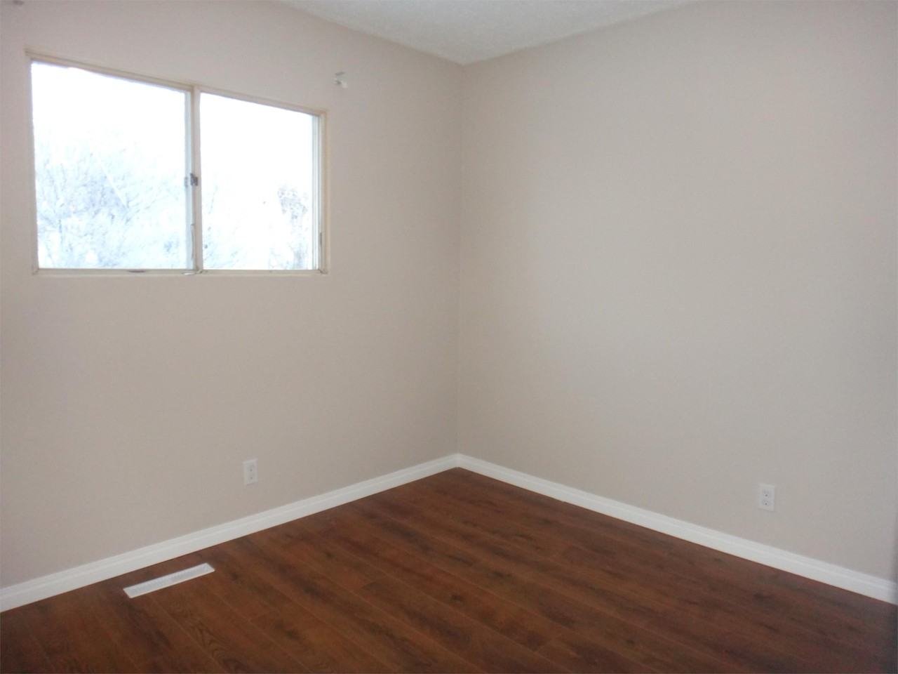 9932 86 Park Ave #1 - Photo 5 of 7