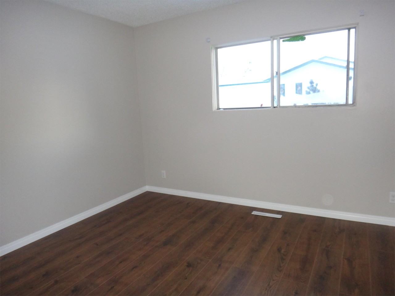 9932 86 Park Ave #1 - Photo 6 of 7