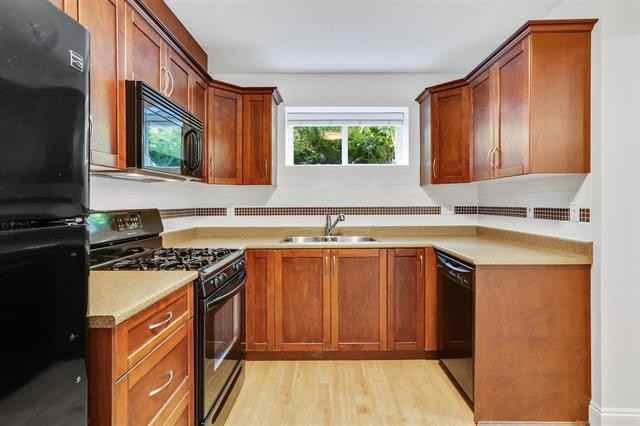 171 Kings Rd W #1 - Photo 2 of 5