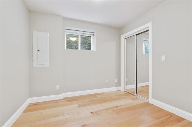 171 Kings Rd W #1 - Photo 3 of 5