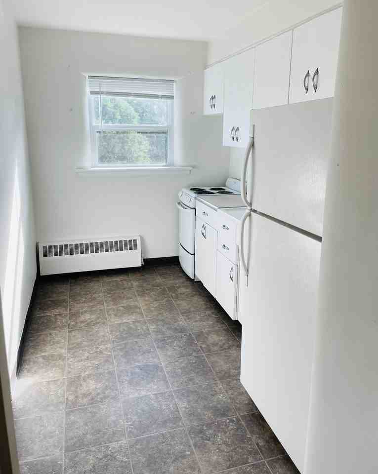 550 Madison St - Photo 2 of 7