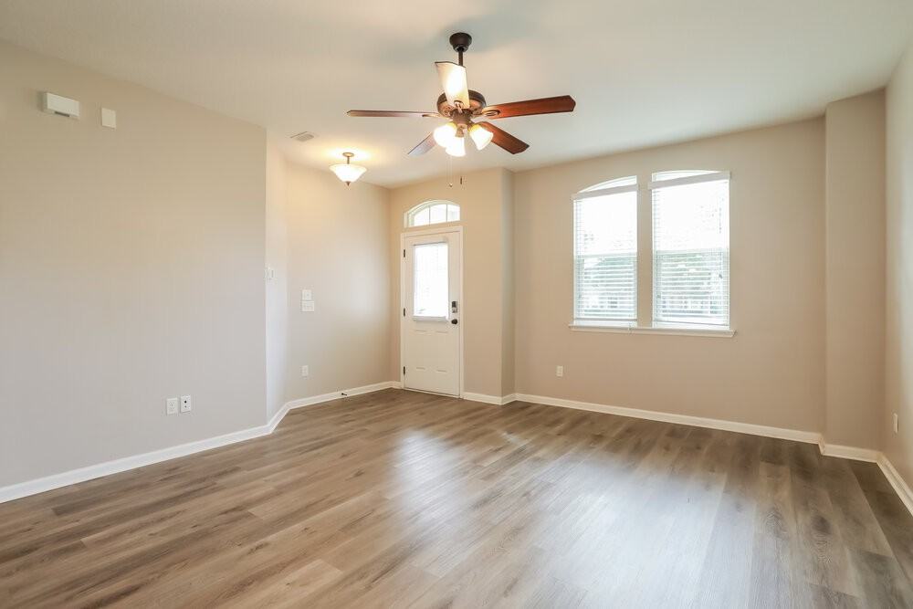 3041 Holly Grove Ln - Photo 6 of 17