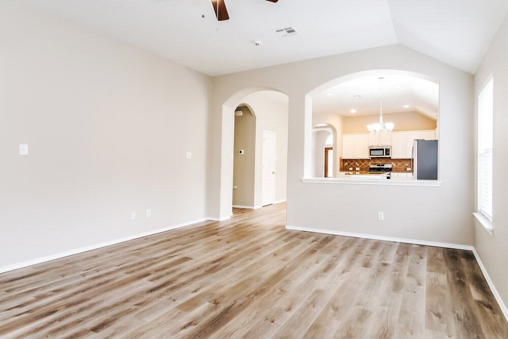 837 Clear Springs Holw - Photo 5 of 16