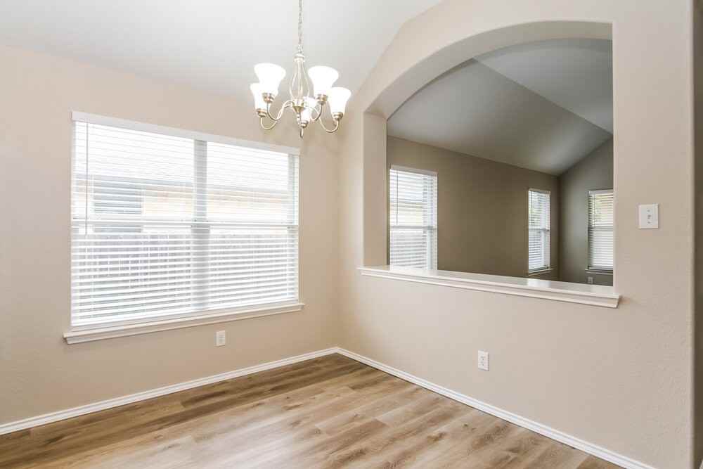 837 Clear Springs Holw - Photo 6 of 16