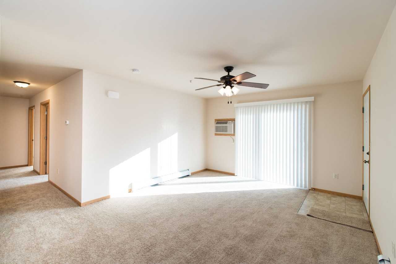 631 32nd Street N - Photo 5 of 28