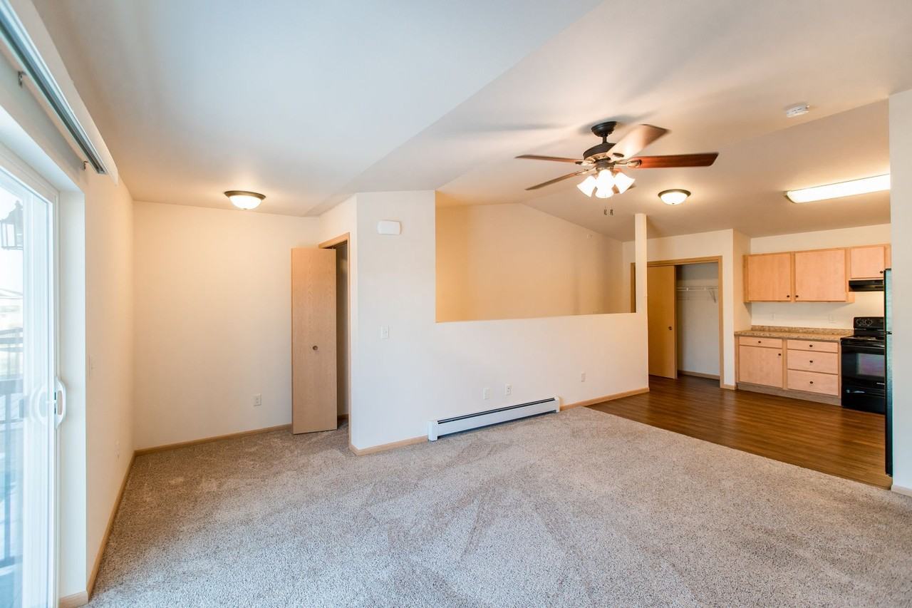 631 32nd Street N - Photo 4 of 28