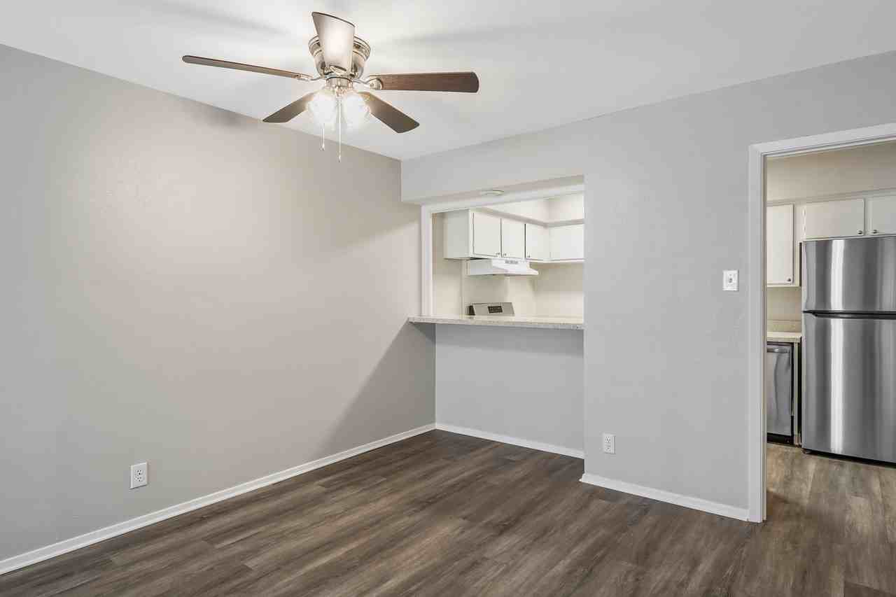 Barclay Apartments - Photo 6 of 21