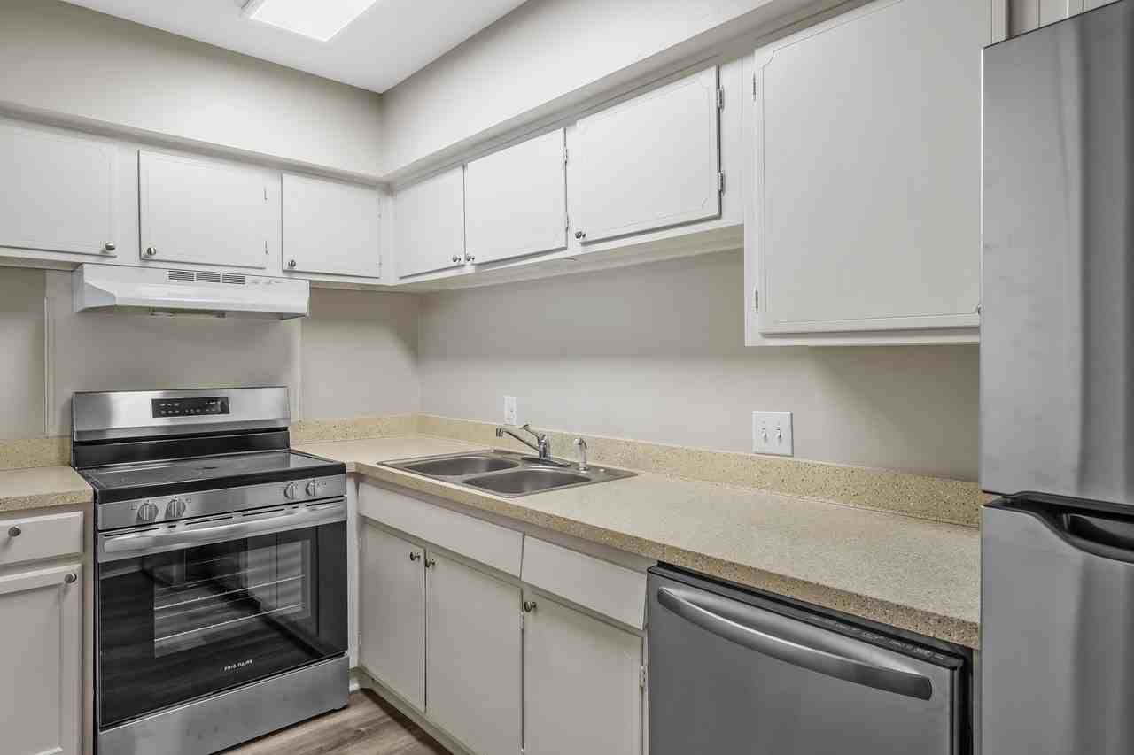 Barclay Apartments - Photo 7 of 21