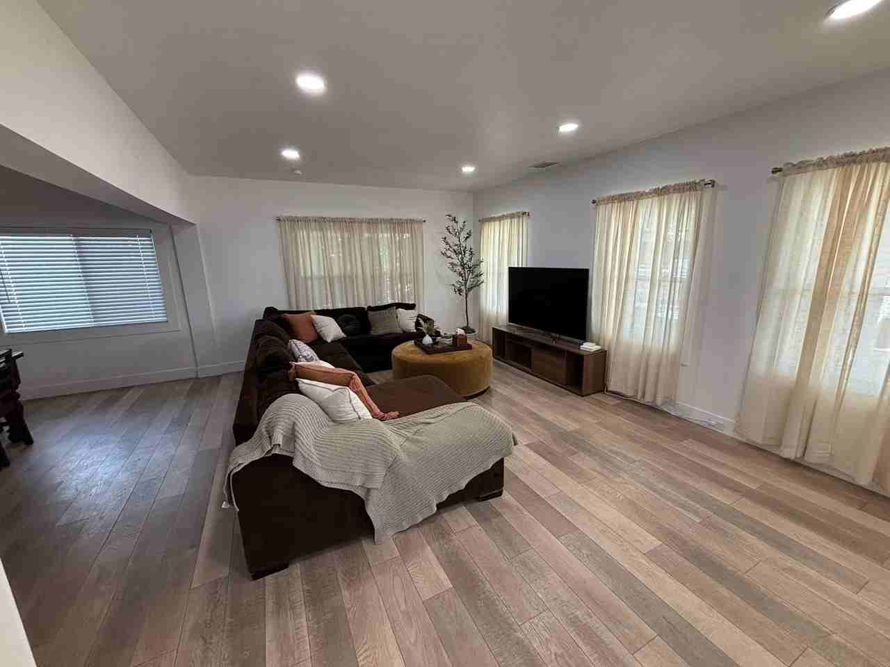 2510 18th St - Photo 3 of 27