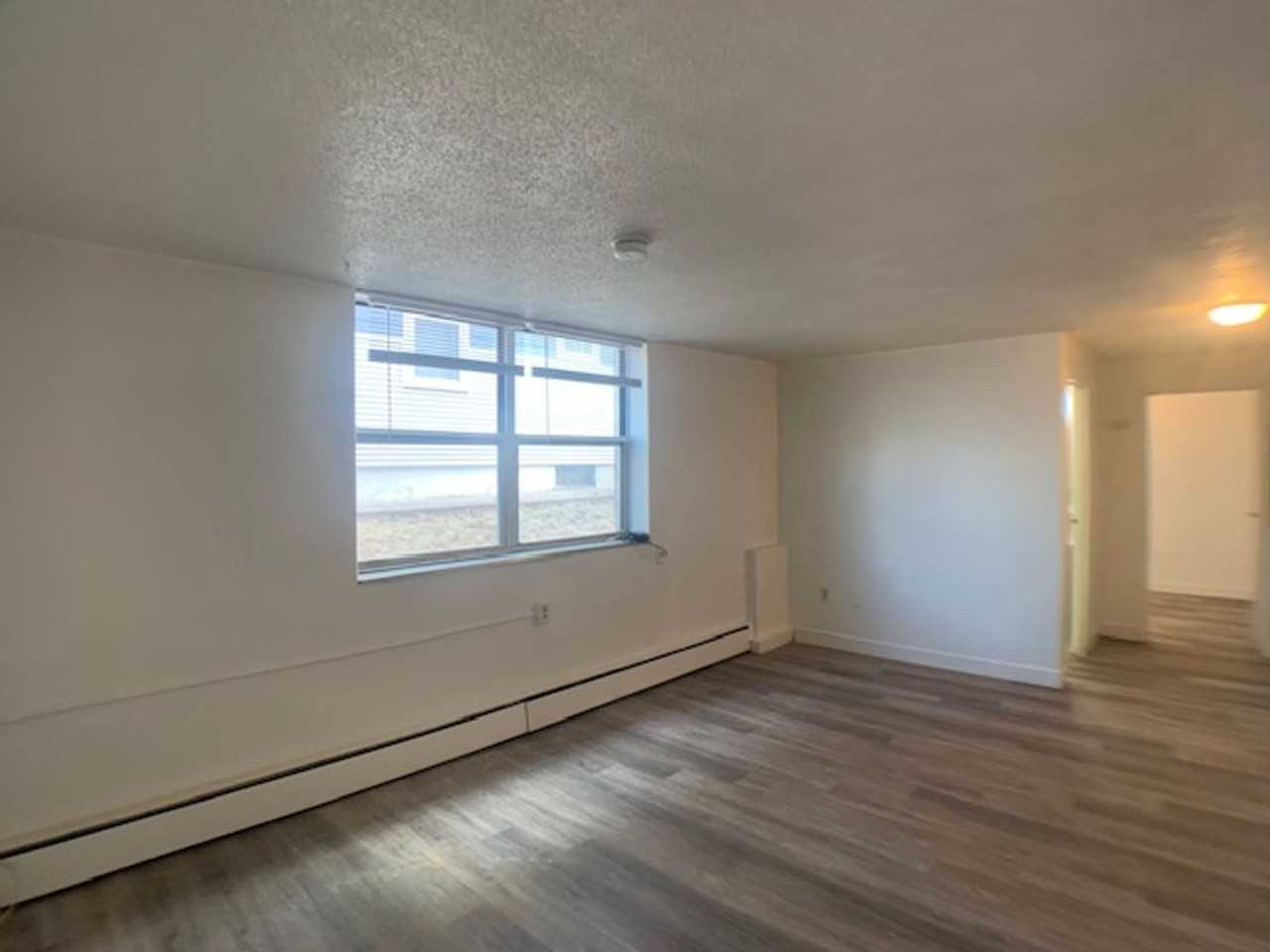 405 Fairview Ave N - Photo 3 of 17