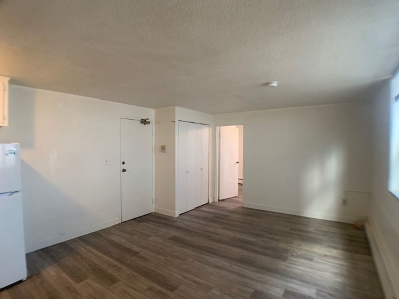 405 Fairview Ave N - Photo 5 of 17