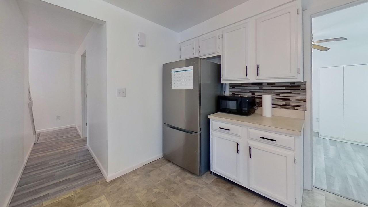 Chic Indianapolis sanctuary with soaring ceilings and modern flair - Photo 7 of 19