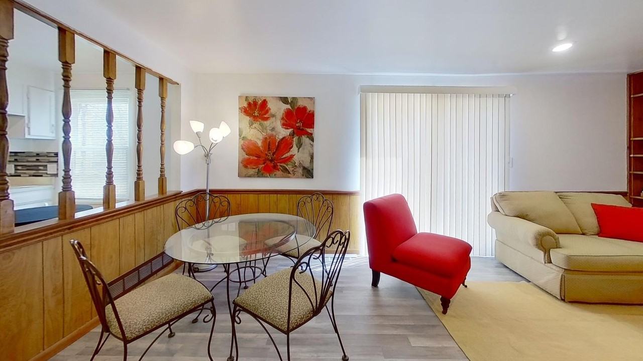 Chic Indianapolis sanctuary with soaring ceilings and modern flair - Photo 4 of 19