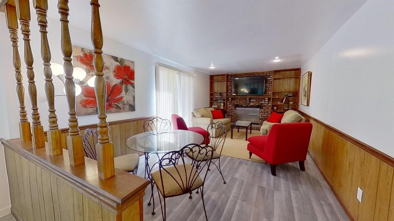 Chic Indianapolis sanctuary with soaring ceilings and modern flair - Photo 2 of 19