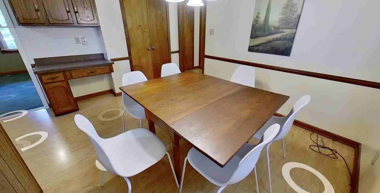 Vibrant Indianapolis haven with retro charm and contemporary updates - Photo 6 of 17