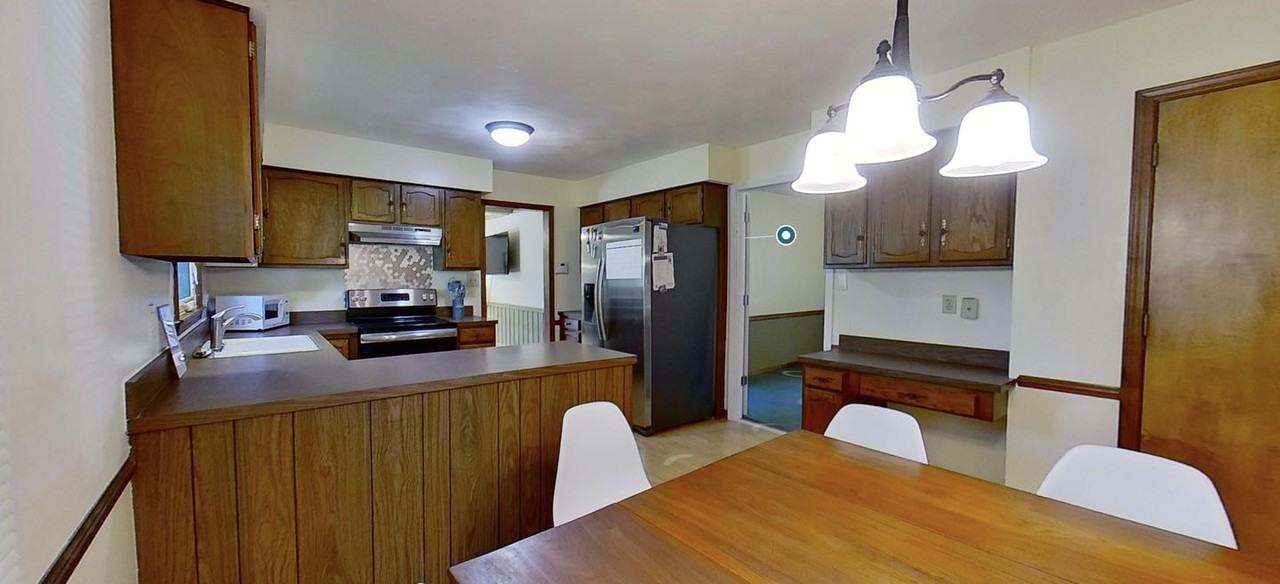 Vibrant Indianapolis haven with retro charm and contemporary updates - Photo 5 of 17