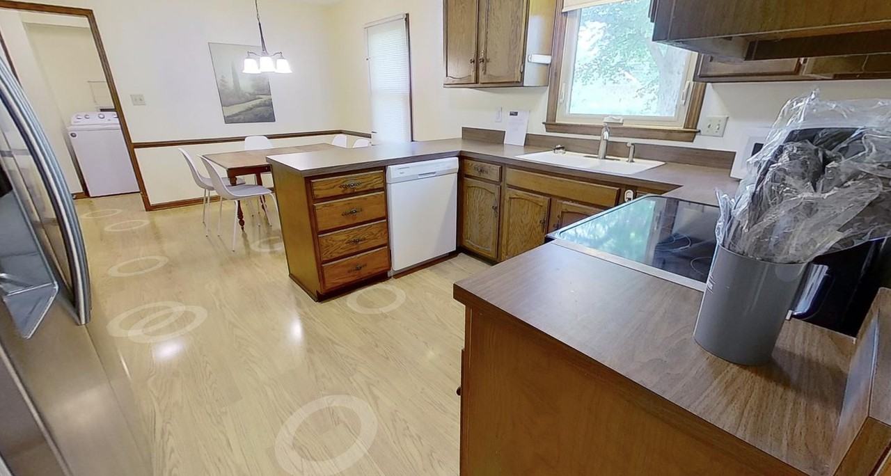 Vibrant Indianapolis haven with retro charm and contemporary updates - Photo 2 of 17