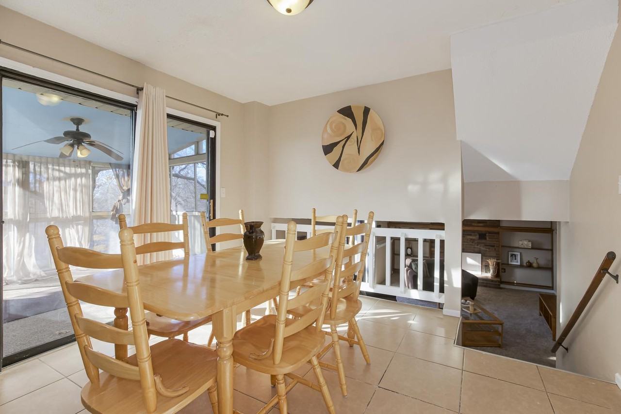 Chic Independence home with a beautifully landscaped yard - Photo 6 of 17