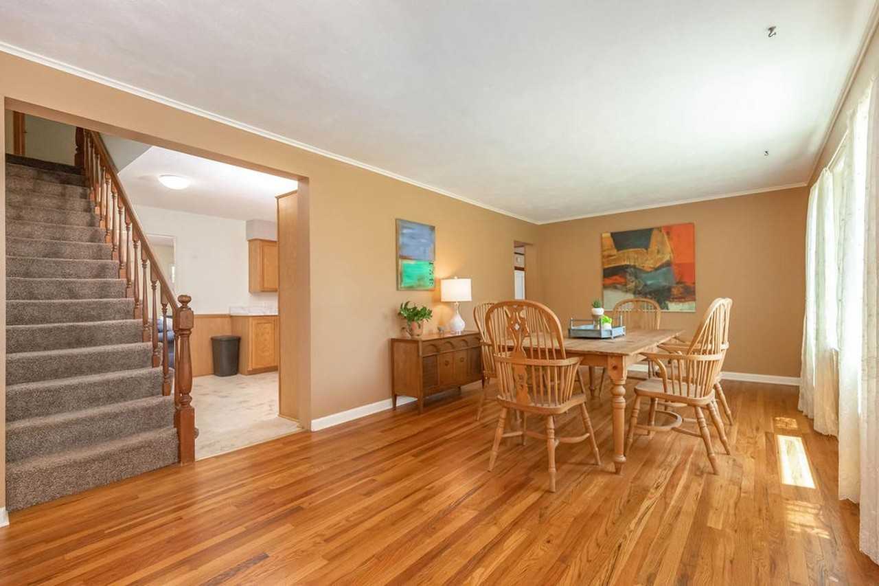 Elegant Kansas City residence with a sunlit living space - Photo 7 of 16