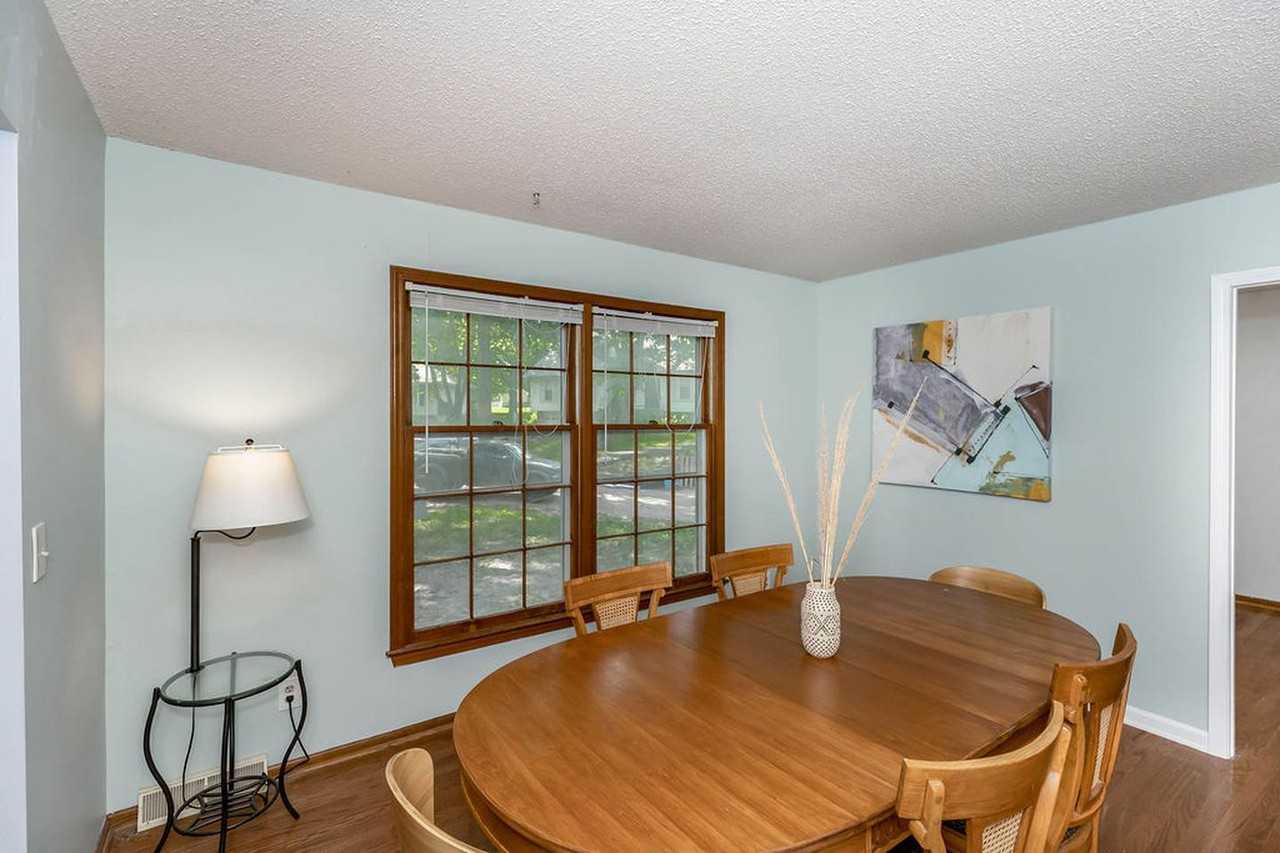 Modern Kansas City home with a prime location and stylish living spaces! - Photo 7 of 18