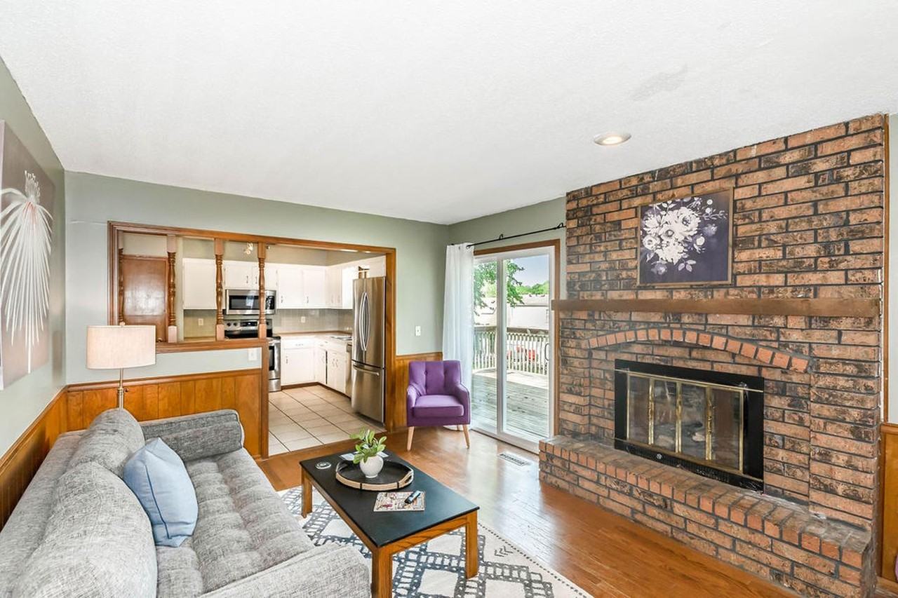 Modern Kansas City home with a prime location and stylish living spaces! - Photo 4 of 18