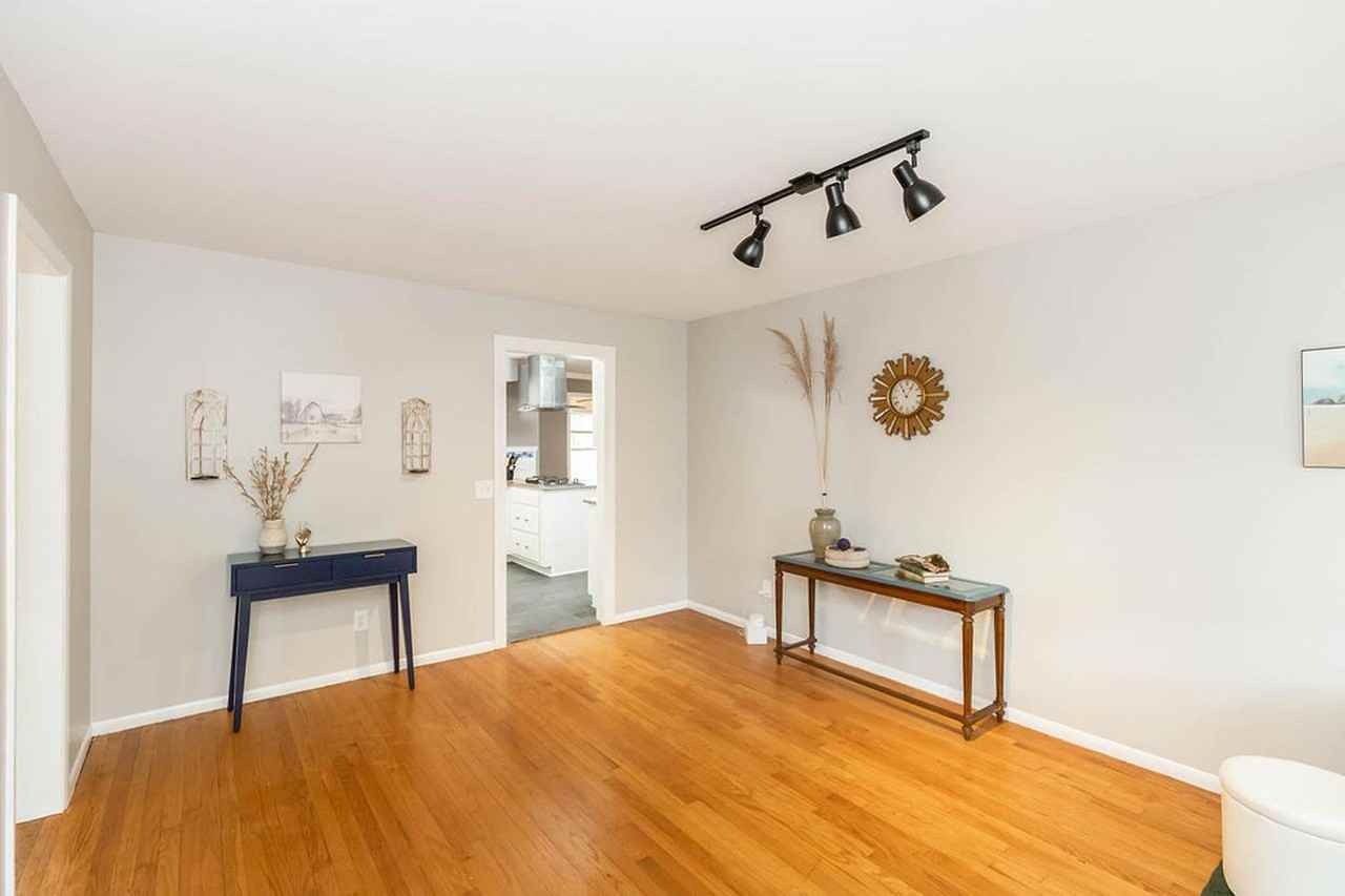 Inviting Kansas City home near Waldo with a spacious backyard - Photo 4 of 22