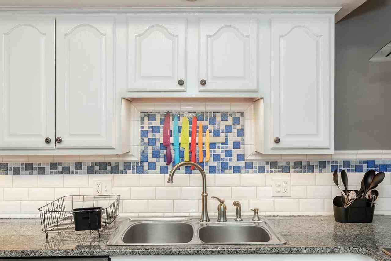 Inviting Kansas City home near Waldo with a spacious backyard - Photo 7 of 22