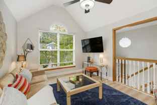 Charming Kansas City retreat with a spacious deck - Photo 1 of 1