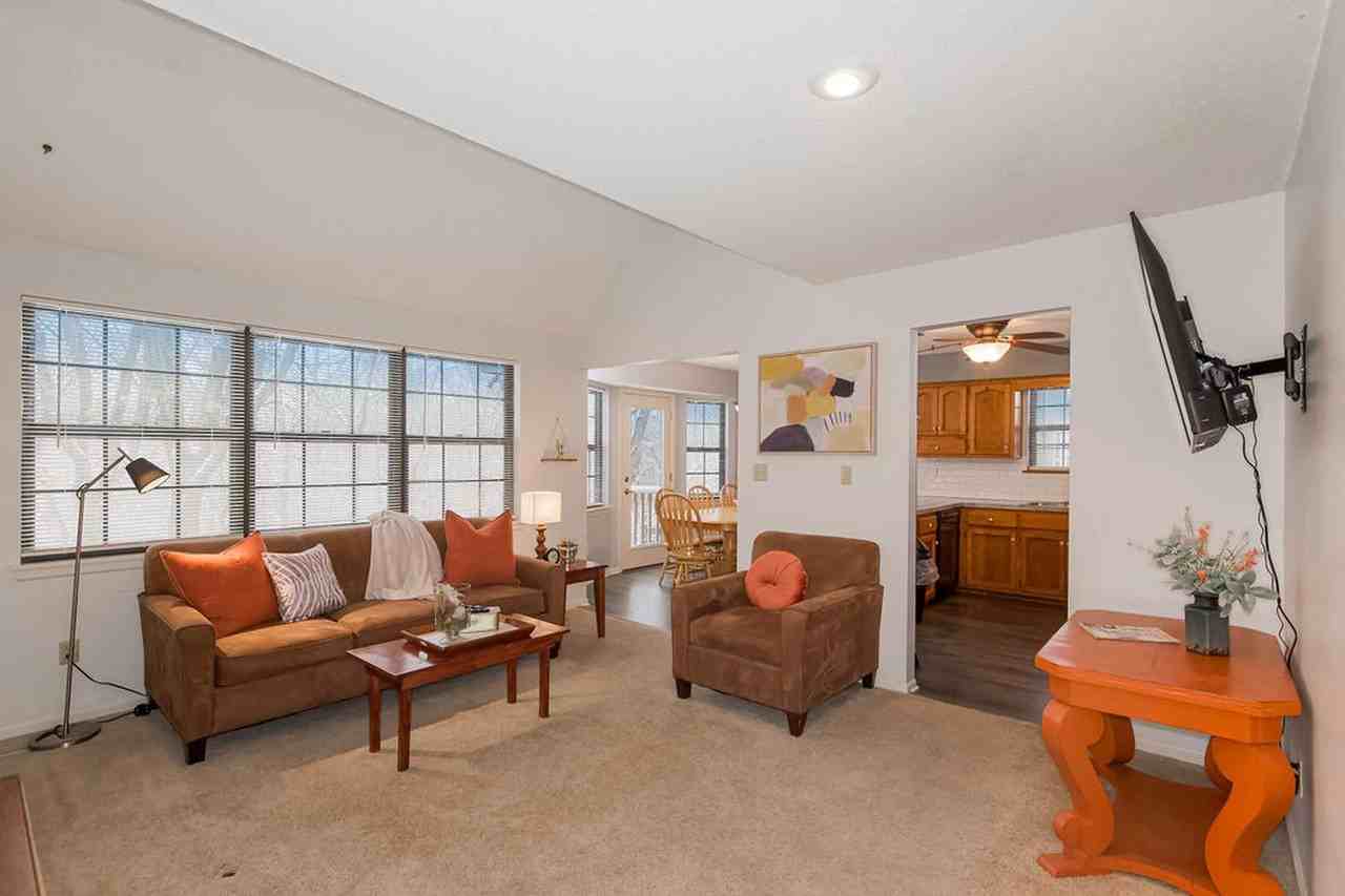Bright Blue Springs home with a stunning open floor plan - Photo 2 of 16