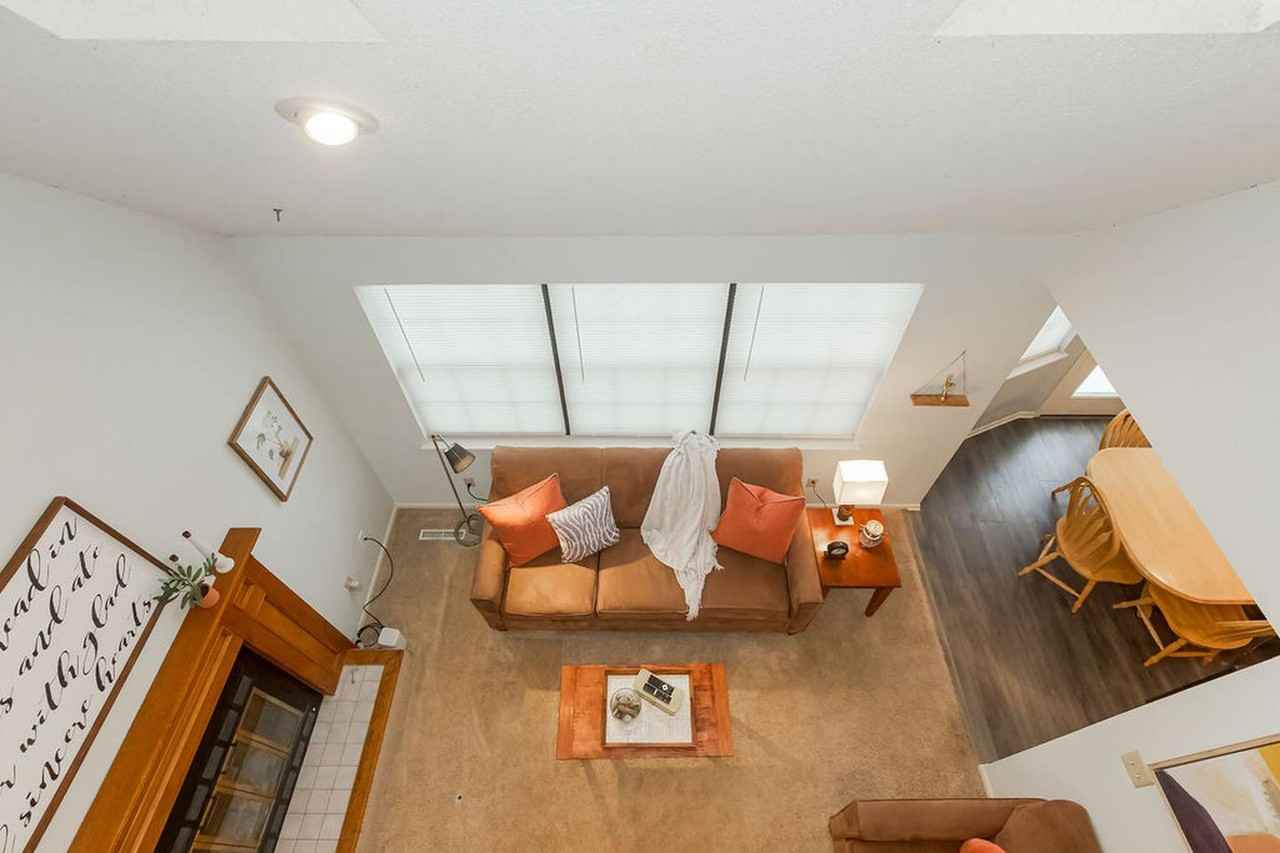 Bright Blue Springs home with a stunning open floor plan - Photo 4 of 16