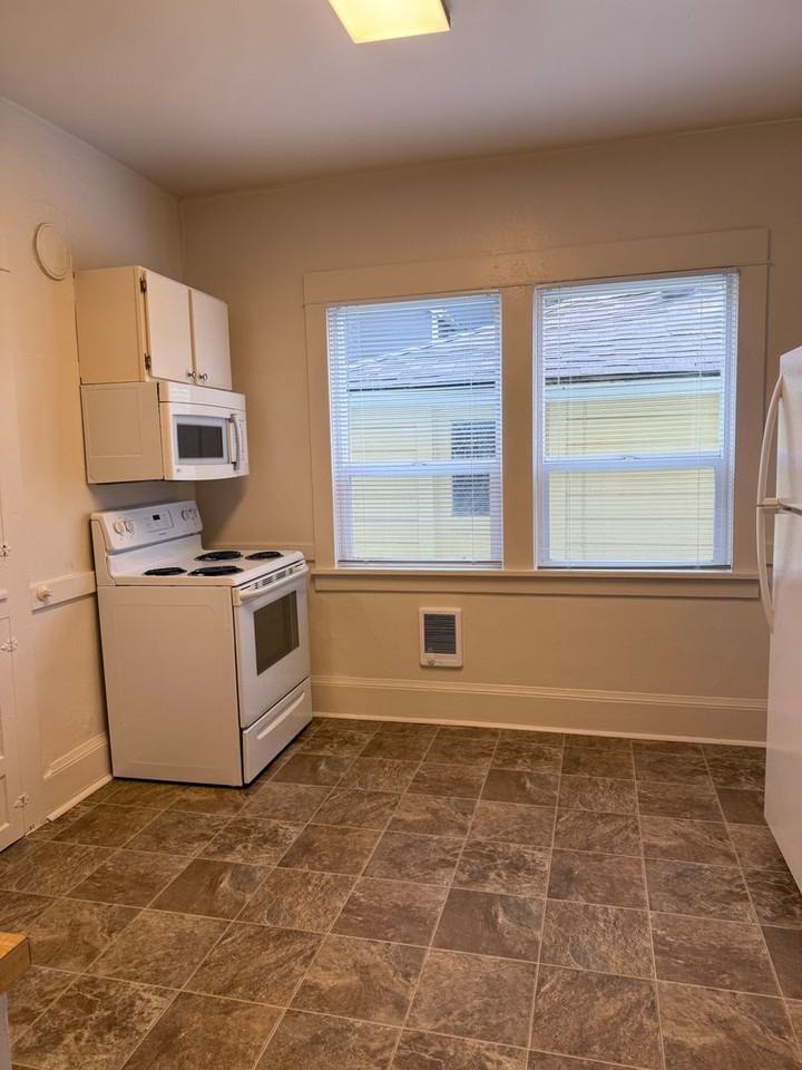 296-28th Place - Photo 5 of 12