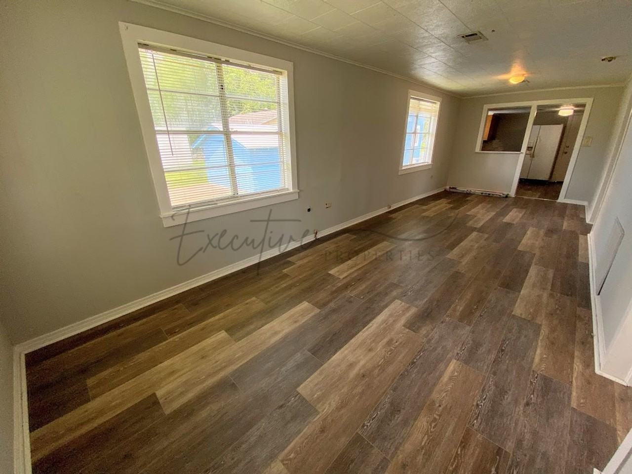 411 S Philbrick Ave - Photo 2 of 18